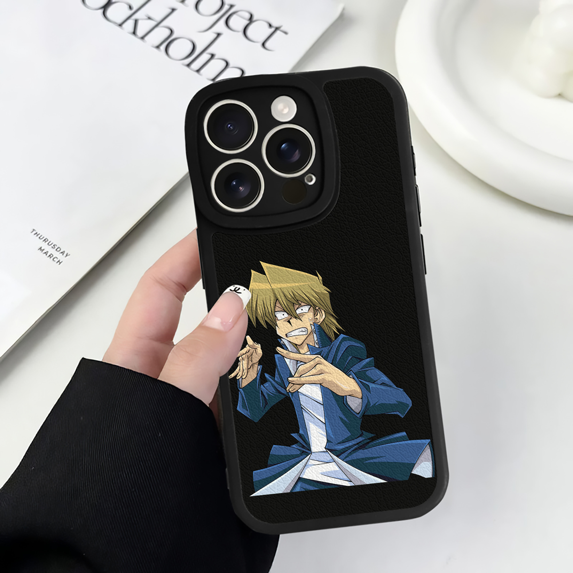 （画像用） 遊☆戯☆王 Yu-Gi-Oh! 【iPhone 16シリーズ対応】シリコンスマホケース（レザー調） 材質：シリコン